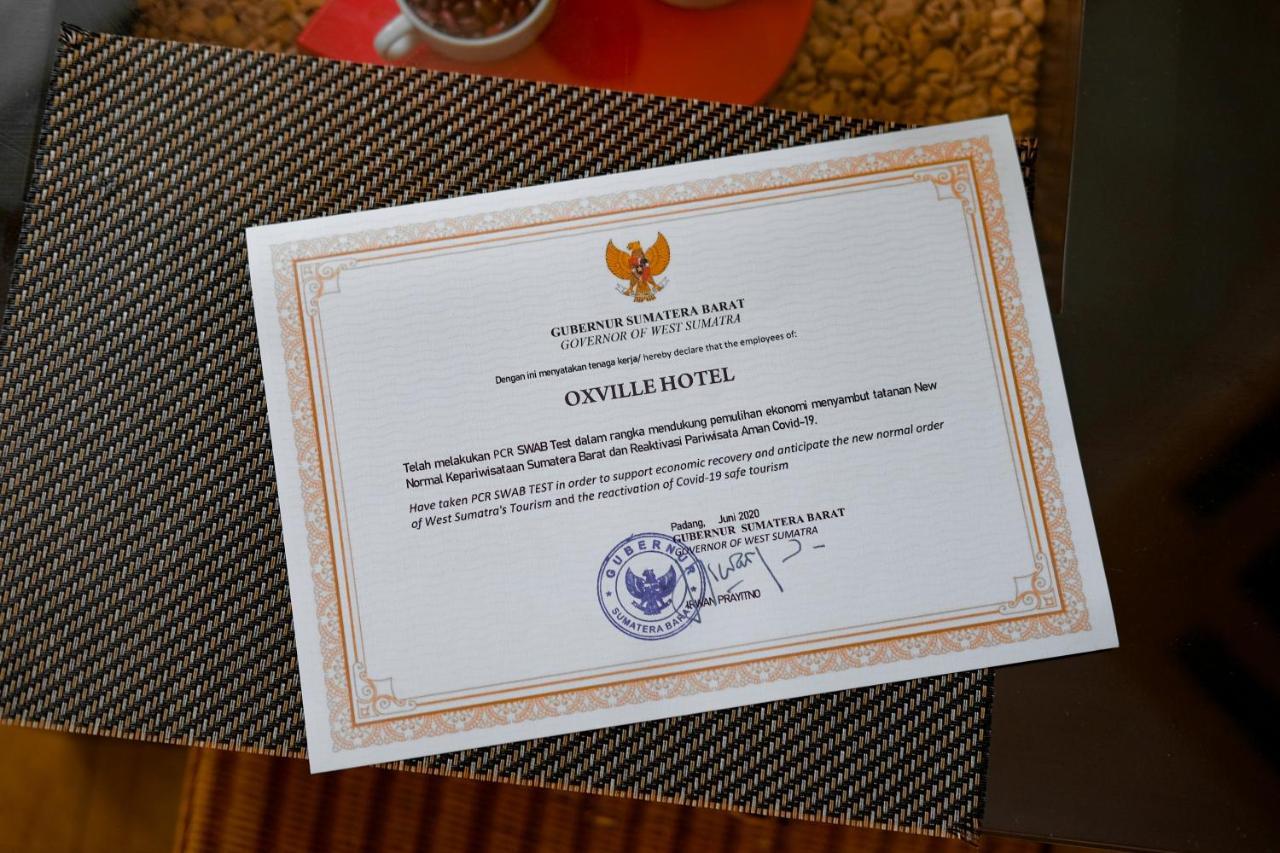 Oxville Hotel Padang  Esterno foto