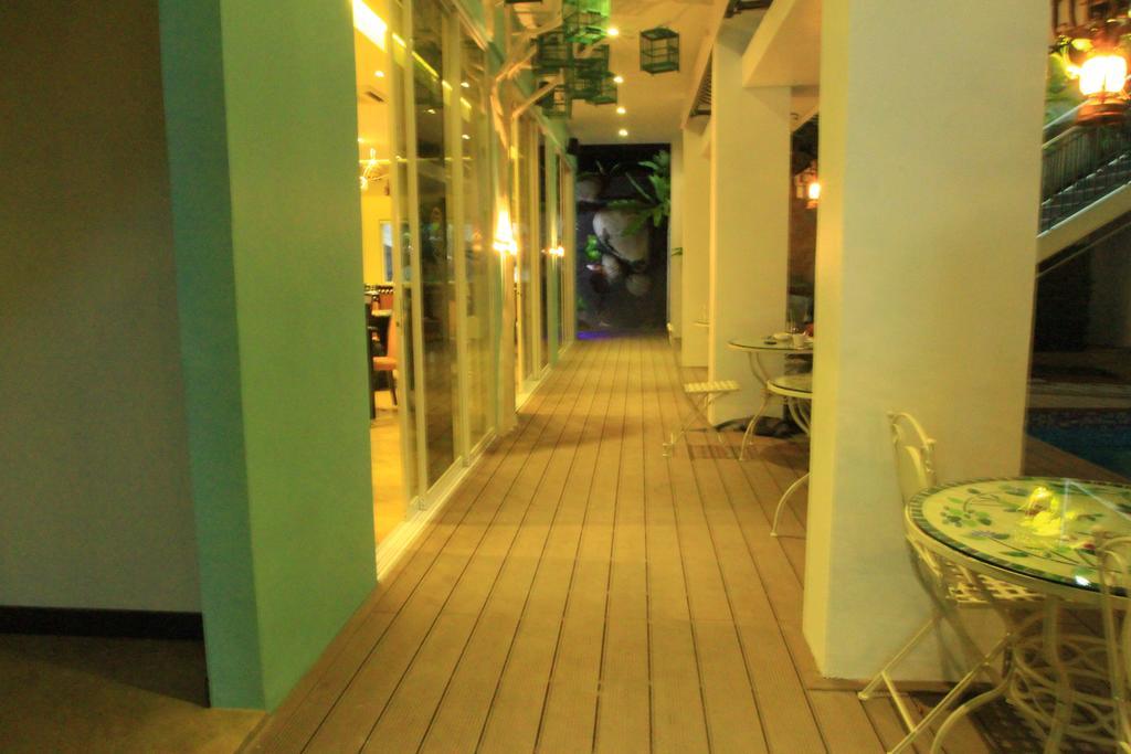 Oxville Hotel Padang  Esterno foto