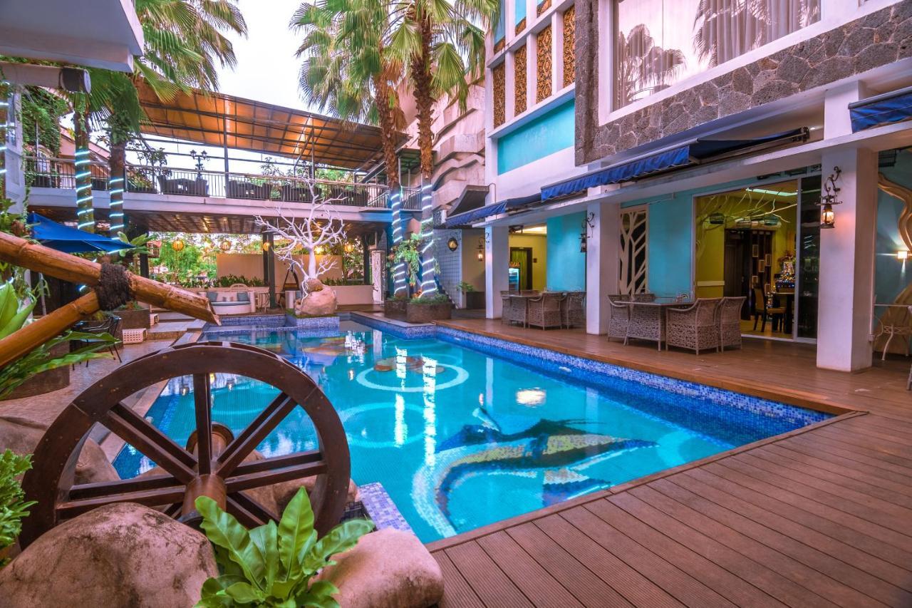 Oxville Hotel Padang  Esterno foto