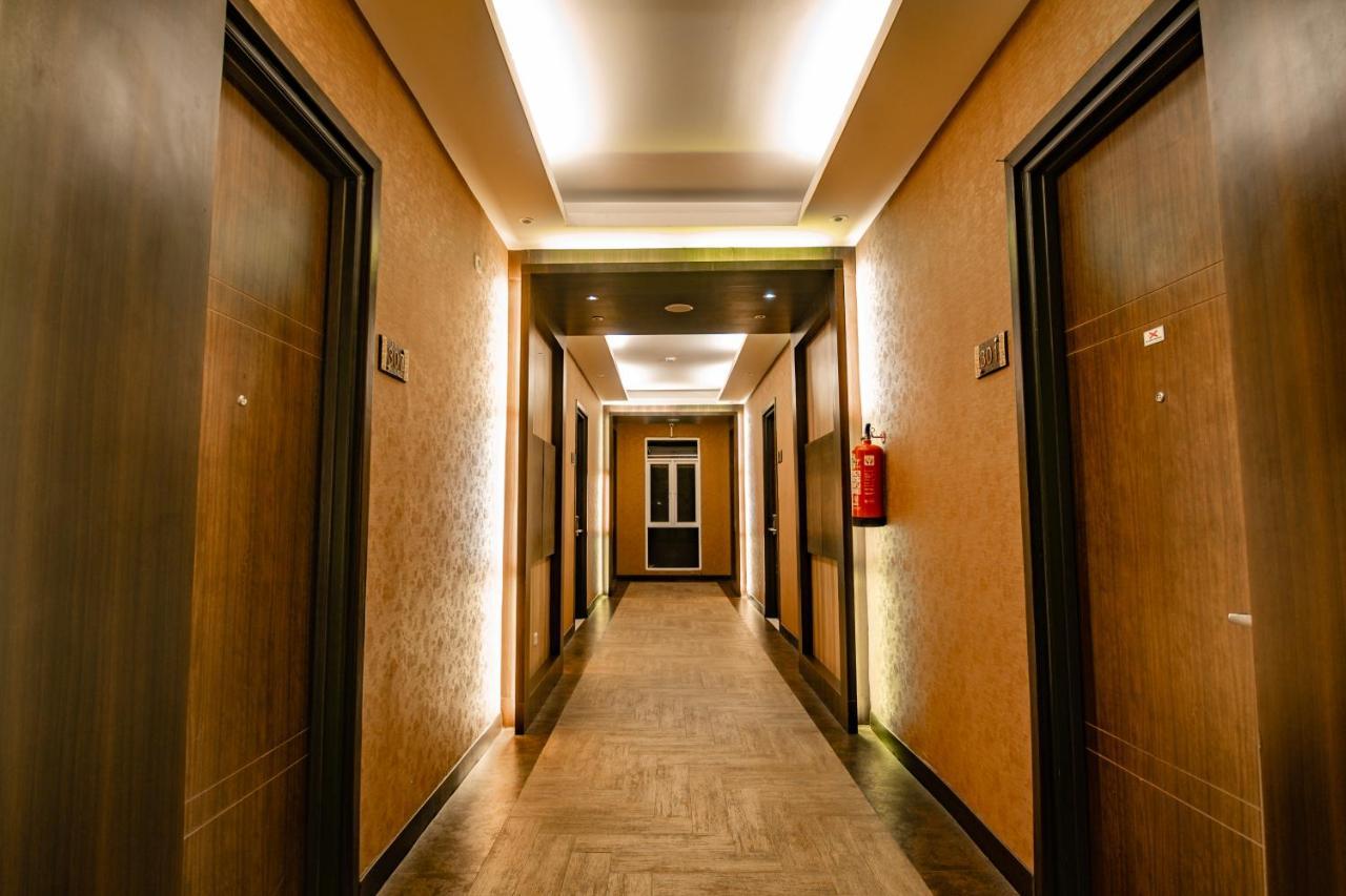 Oxville Hotel Padang  Esterno foto
