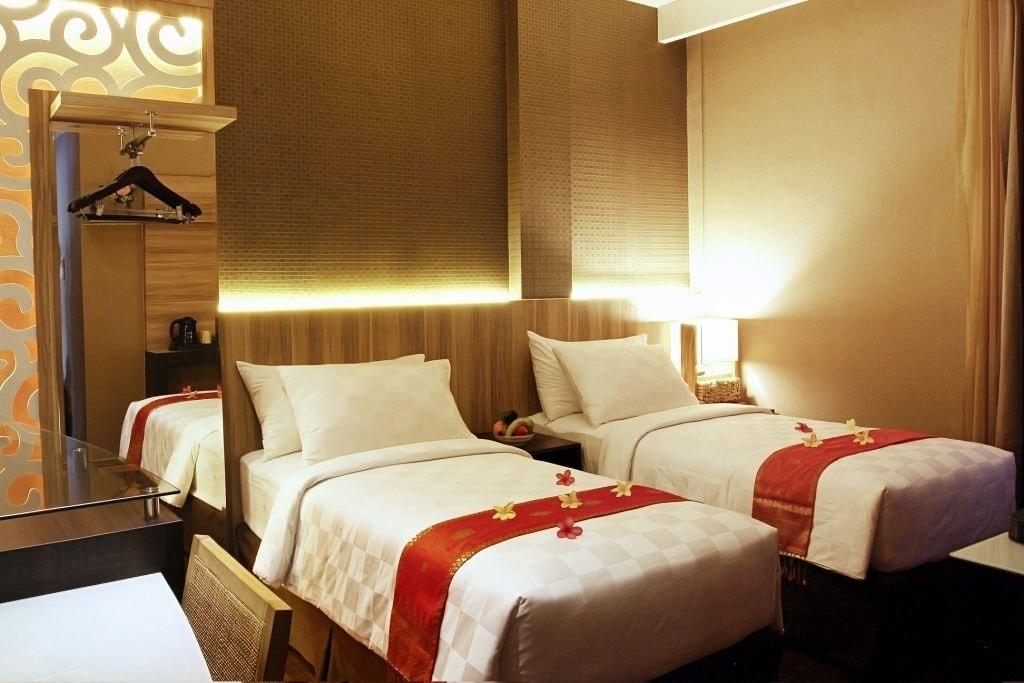 Oxville Hotel Padang  Esterno foto