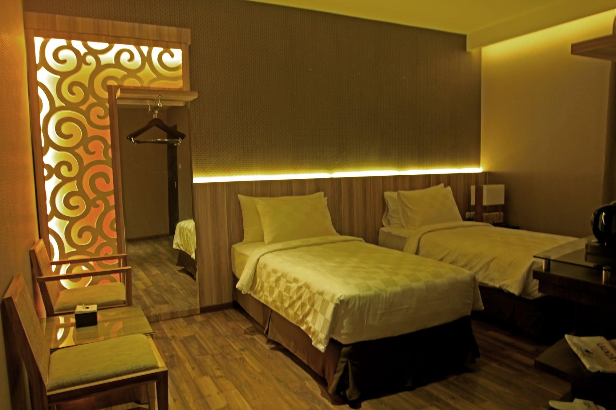 Oxville Hotel Padang  Esterno foto