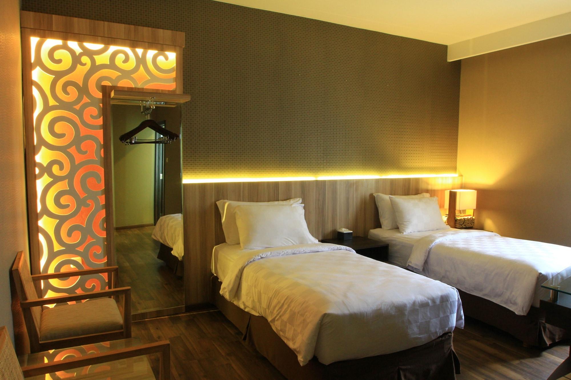 Oxville Hotel Padang  Esterno foto