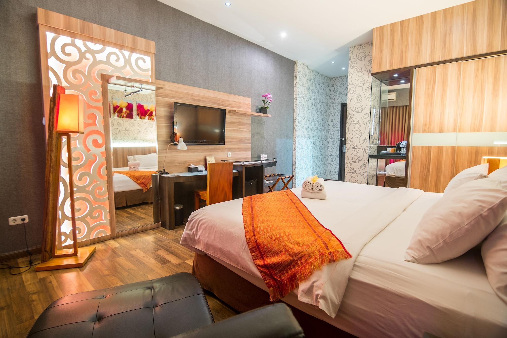 Oxville Hotel Padang  Esterno foto