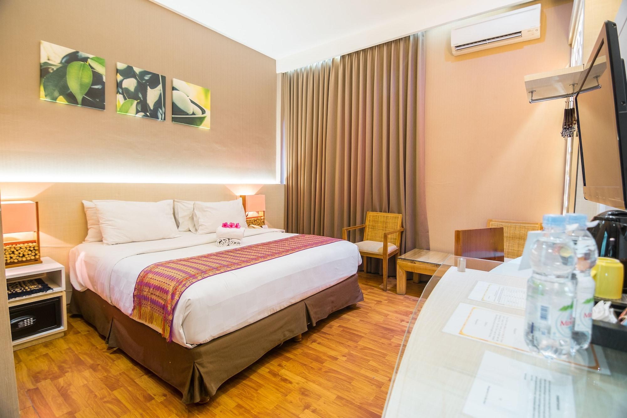 Oxville Hotel Padang  Esterno foto