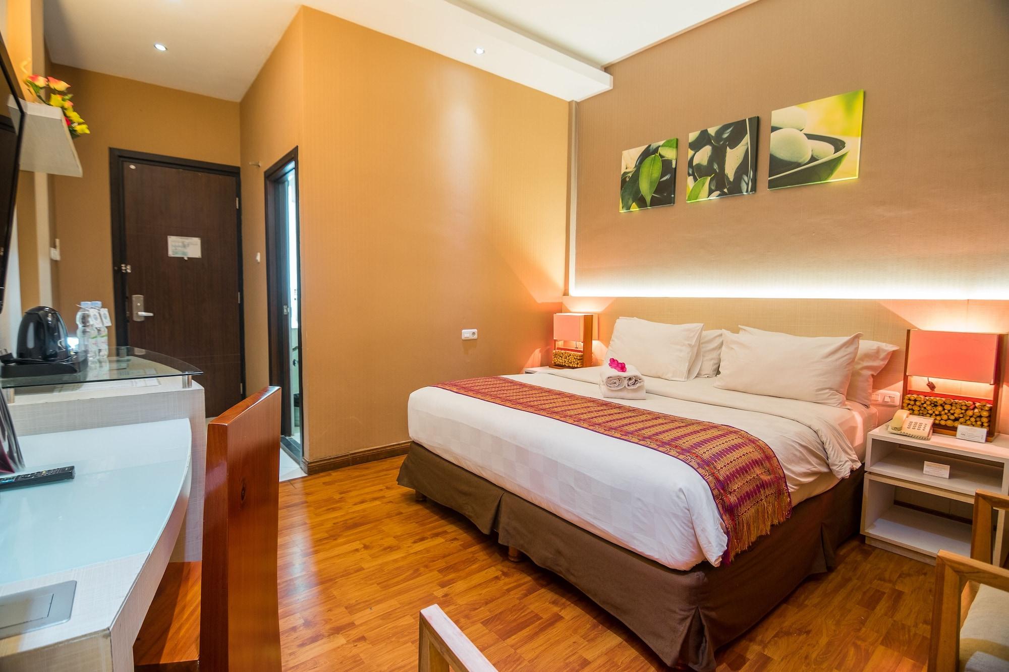 Oxville Hotel Padang  Esterno foto