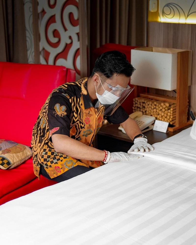 Oxville Hotel Padang  Esterno foto