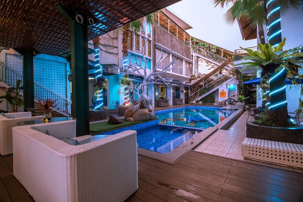 Oxville Hotel Padang  Esterno foto