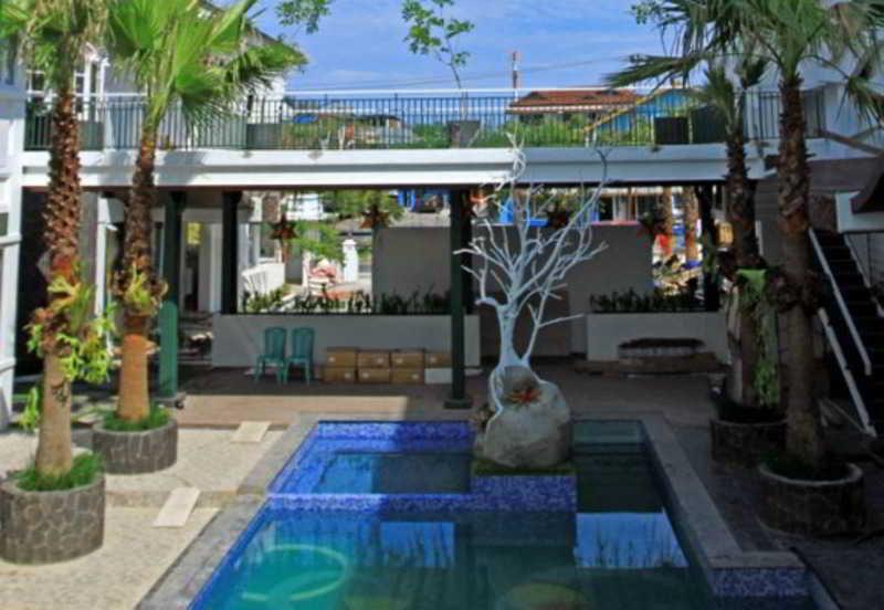 Oxville Hotel Padang  Esterno foto