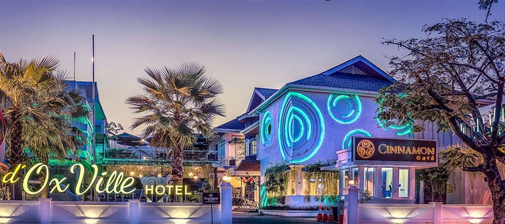 Oxville Hotel Padang  Esterno foto