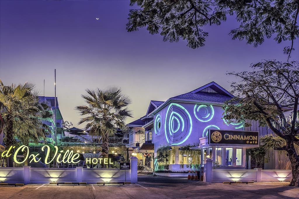 Oxville Hotel Padang  Esterno foto